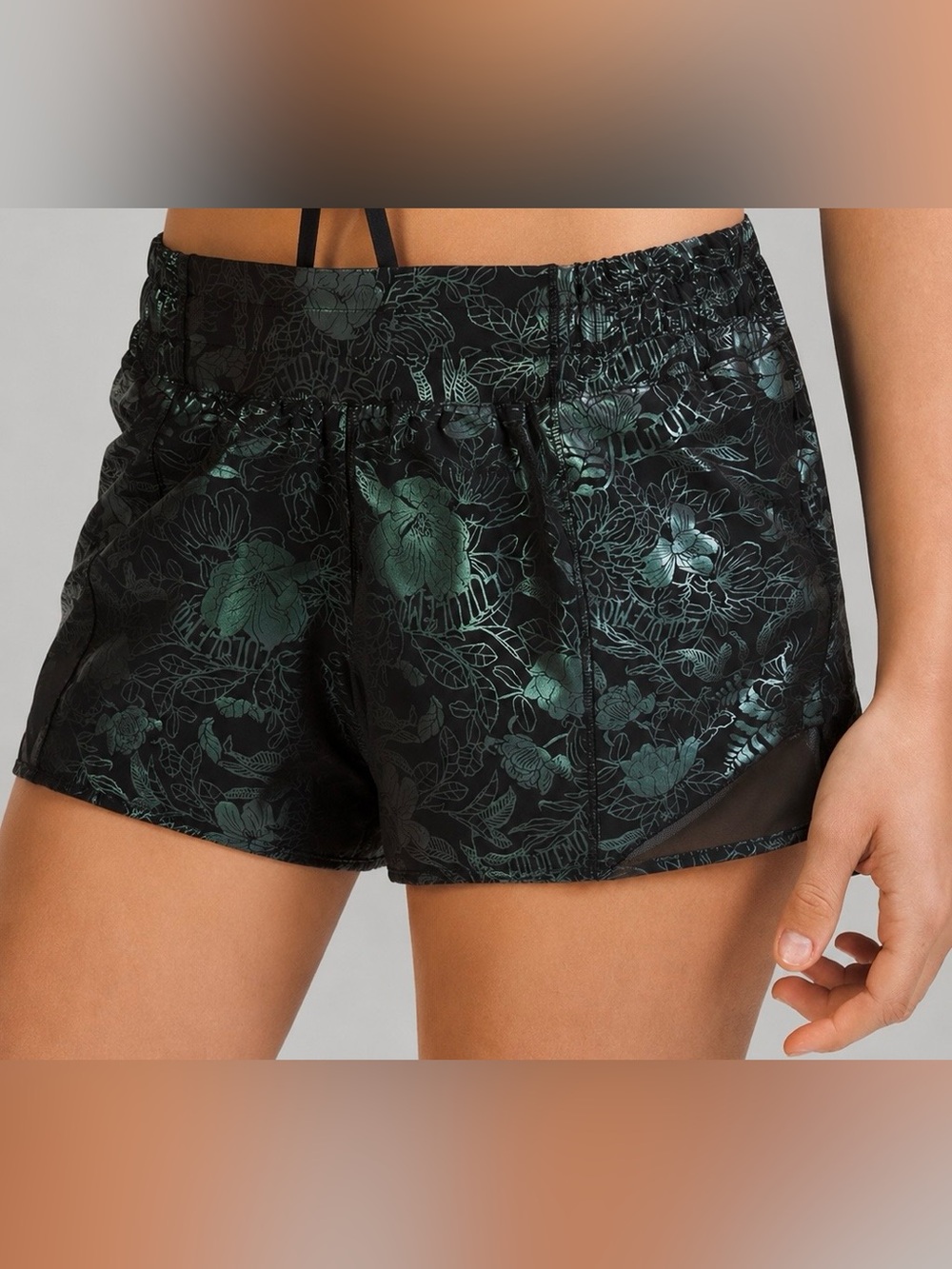 Lululemon Hotty Hot High-Rise Lined Short 2.5" - Size 4